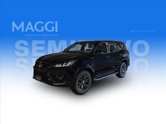 TOYOTA HILUX SW4 2.8 D-4D TURBO DIESEL GR-S 7L 4X4 AUTOMÁTICO